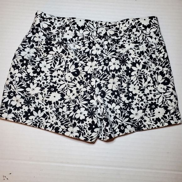 Janie and Jack Black and Ehite Shorts Size 6 - Picture 2 of 5